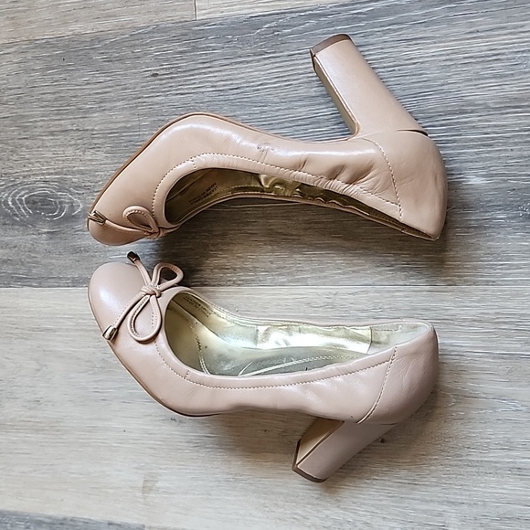 TAHARI SHOES - Picture 8 of 11